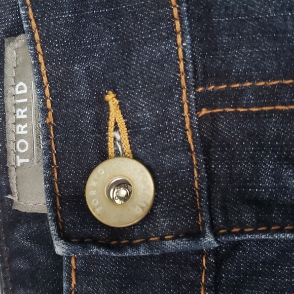 TORRID BLUE JEANS. SIZE 22R. - Picture 2 of 11